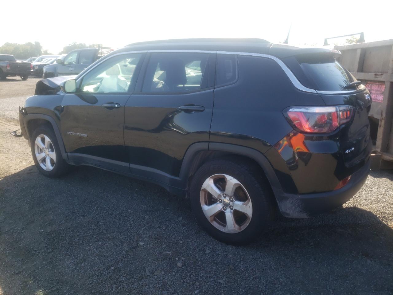 Image 2 of 2018 JEEP COMPASS LATITUDE 2018 with VIN 3C4NJDBB0JT342805