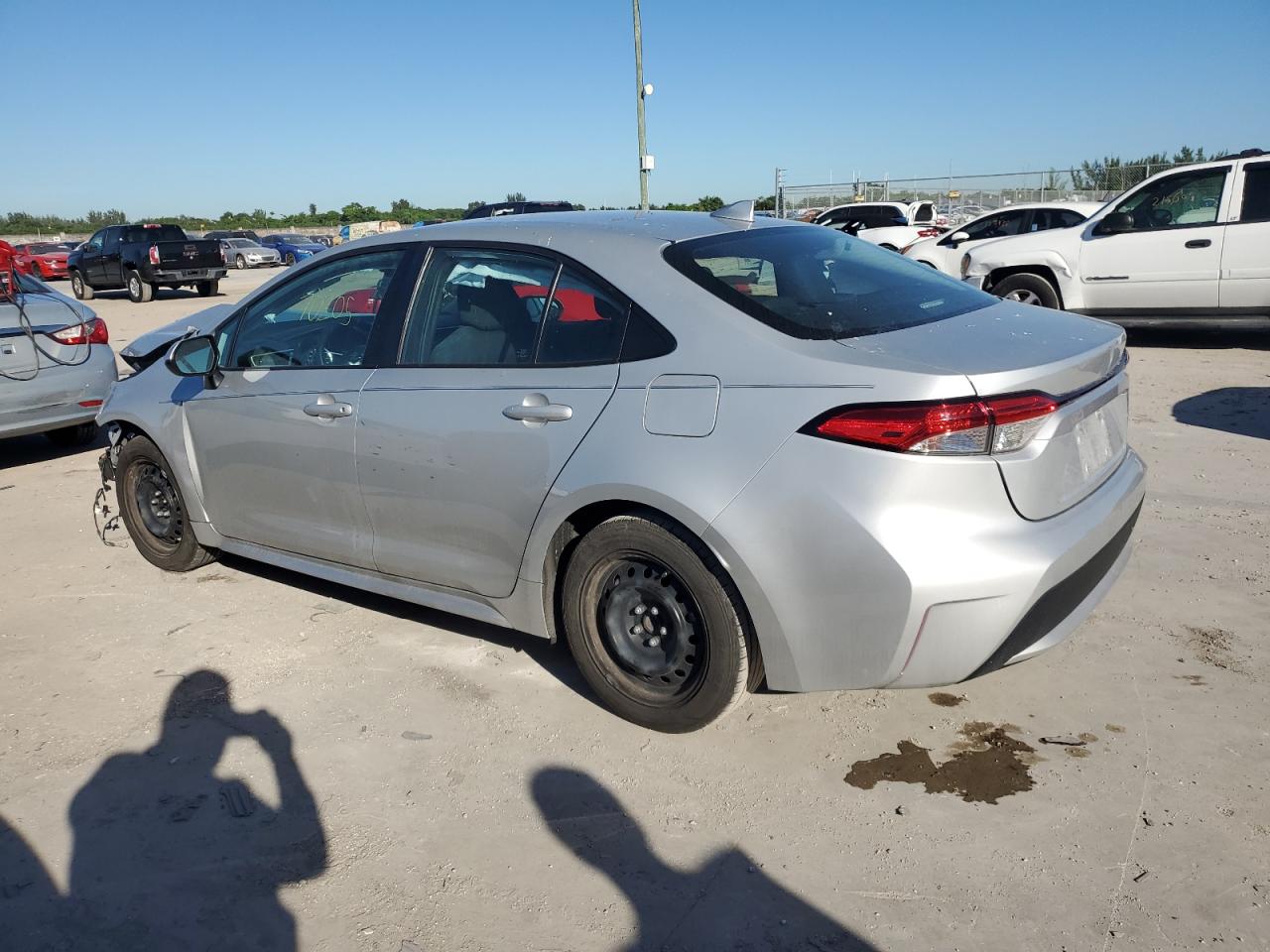 Image 2 of 2021 TOYOTA COROLLA LE 2021 with VIN 5YFEPMAE9MP223510