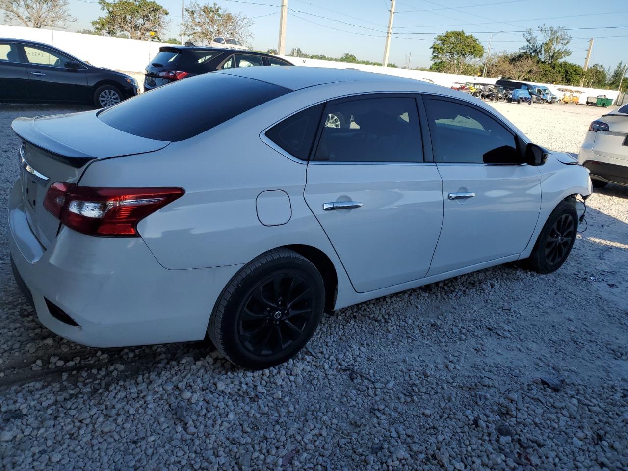 Obraz 3 z 2018 NISSAN SENTRA S 2018 z VIN 3N1AB7AP2JY272935