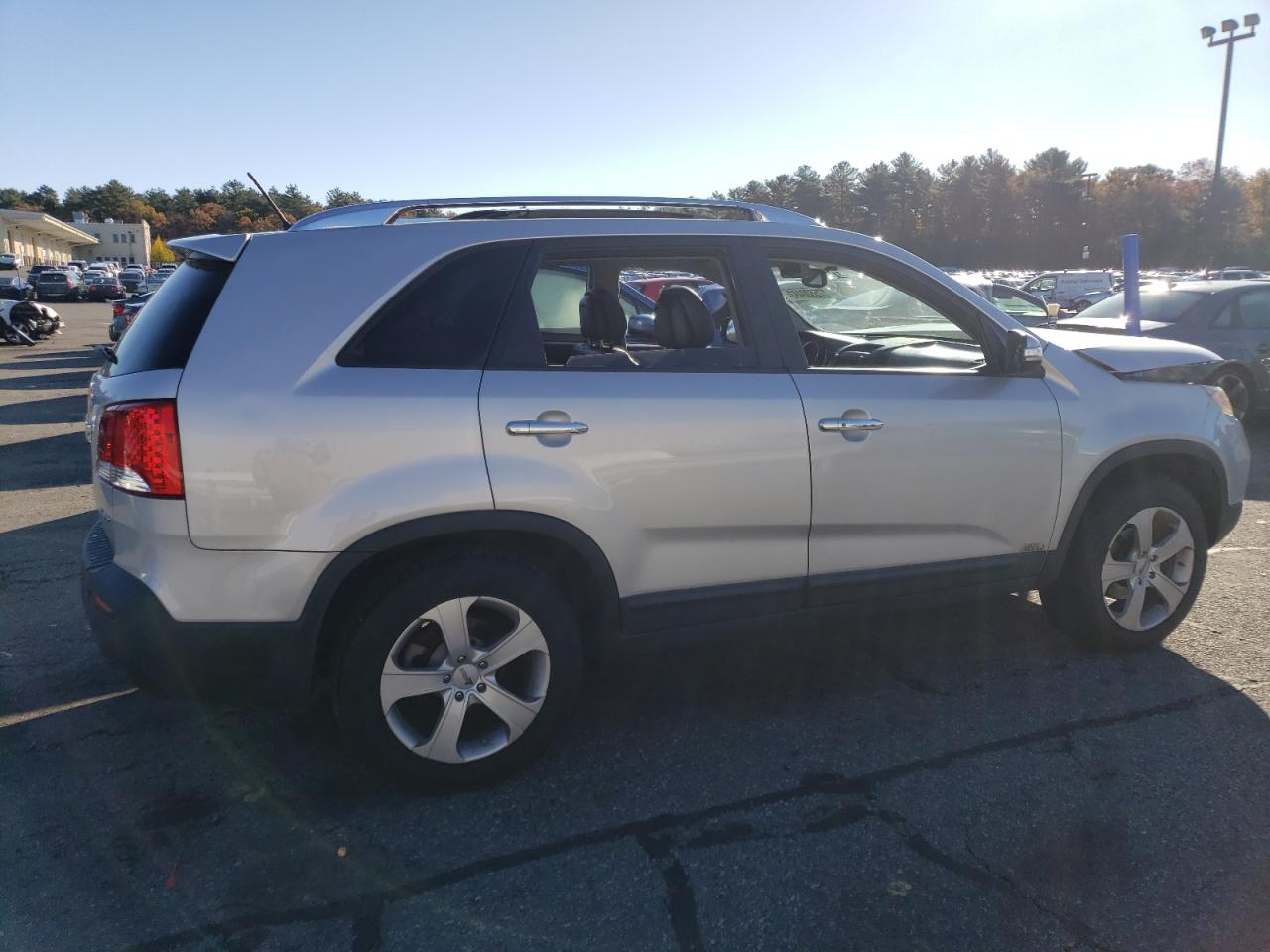 Image 3 of 2011 KIA SORENTO EX 2011 with VIN 5XYKUDA23BG135040