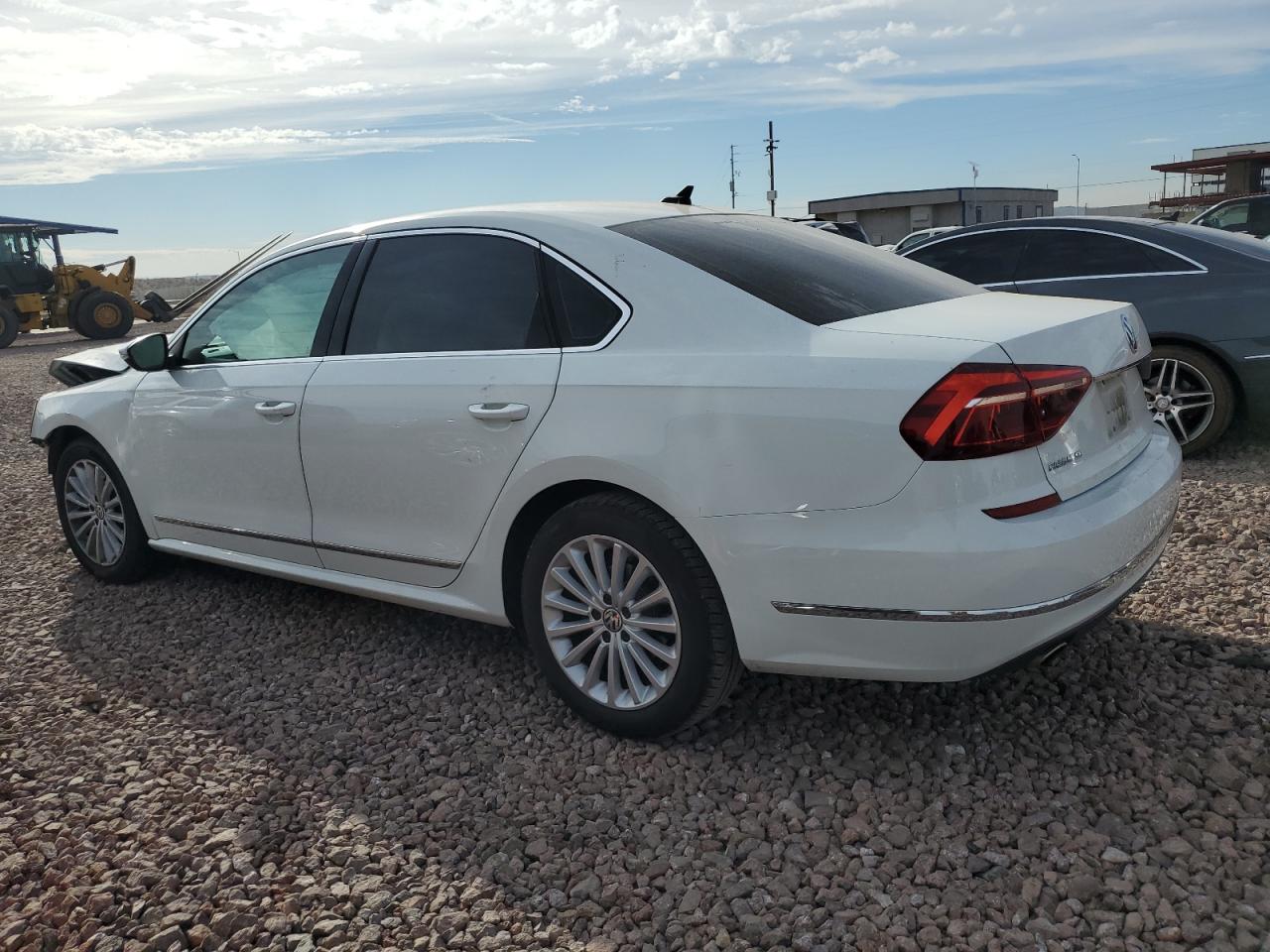 Obraz 2 z 2017 VOLKSWAGEN PASSAT SE 2017 z VIN 1VWBT7A33HC063683