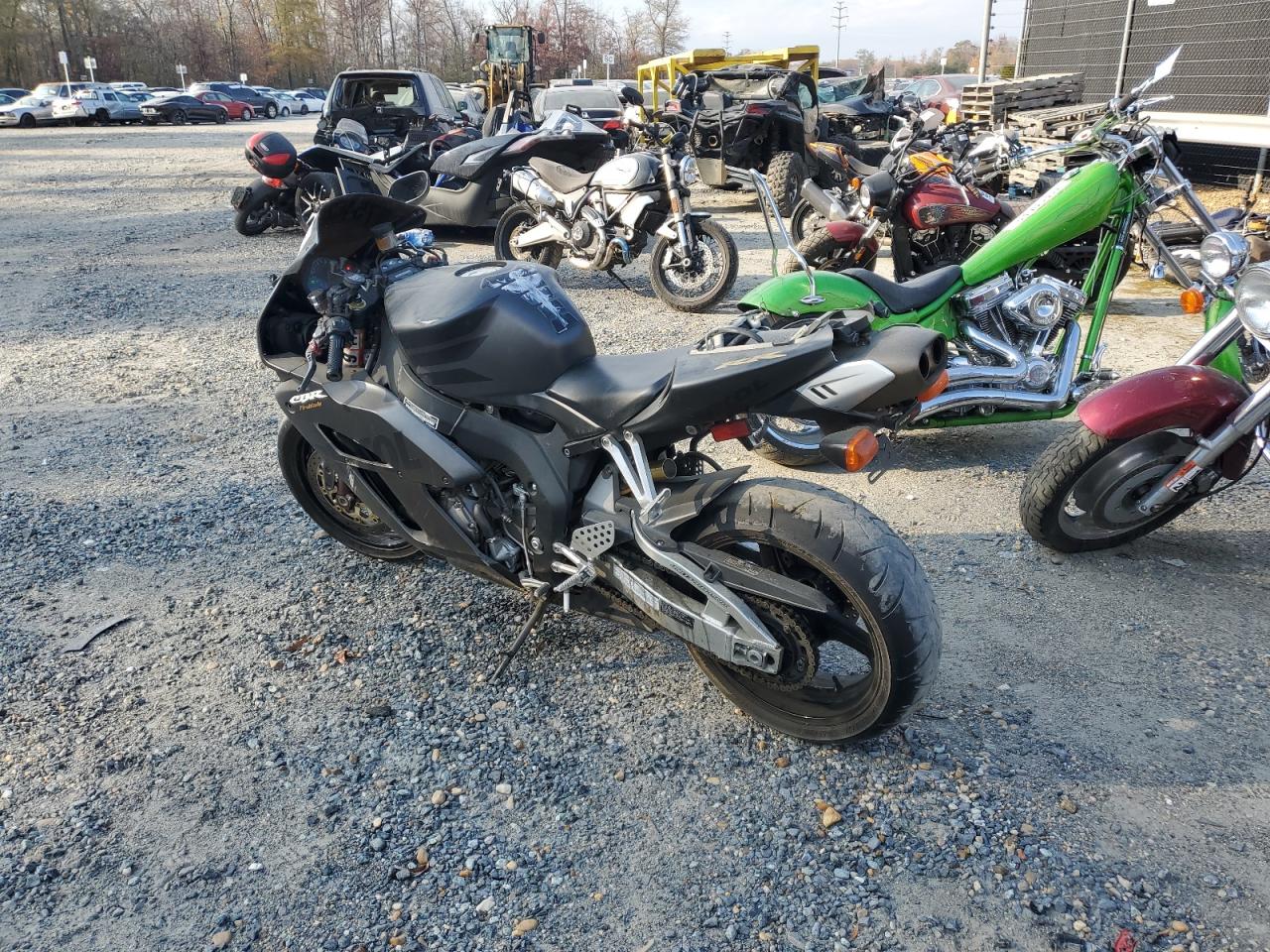 Изображение 3 2005 HONDA CBR1000 RR 2005 с VIN JH2SC57055M100427