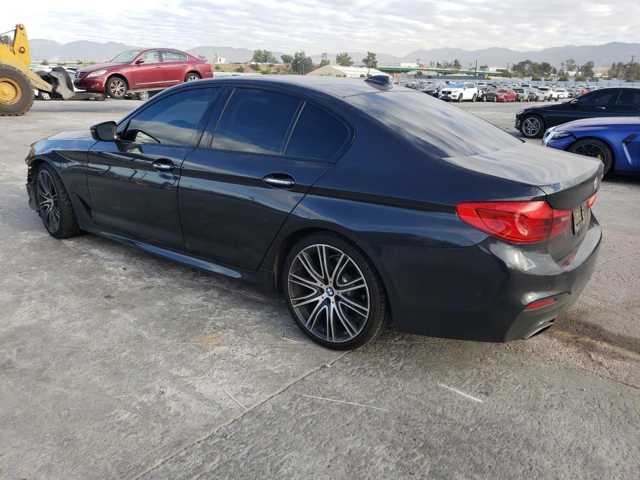 Obraz 2 z 2018 BMW 540 I 2018 z VIN WBAJE5C51JWA94964