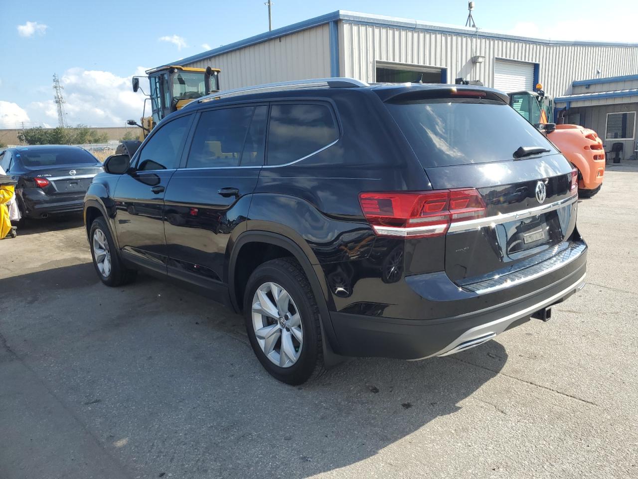 Image 2 of 2018 VOLKSWAGEN ATLAS S 2018 with VIN 1V2AR2CA1JC557556