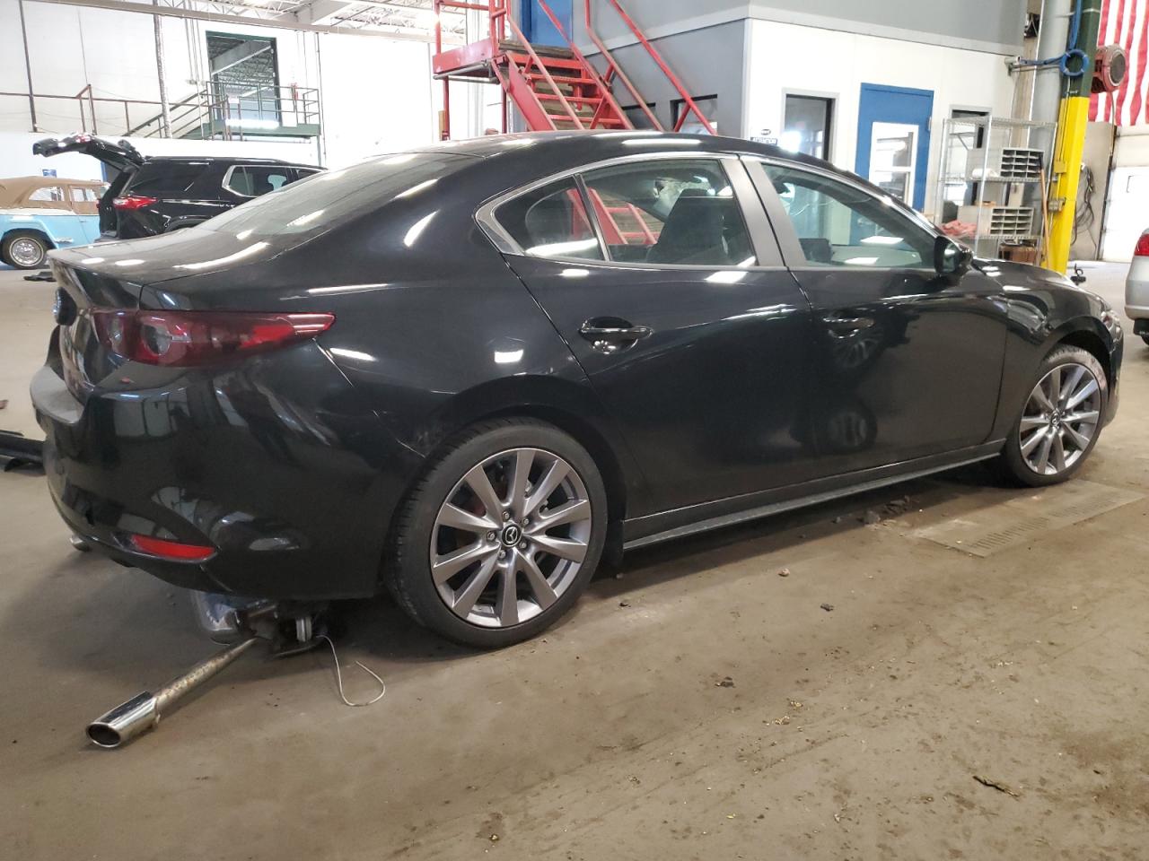 Изображение 3 2021 MAZDA 3 SELECT 2021 с VIN JM1BPABL5M1323655
