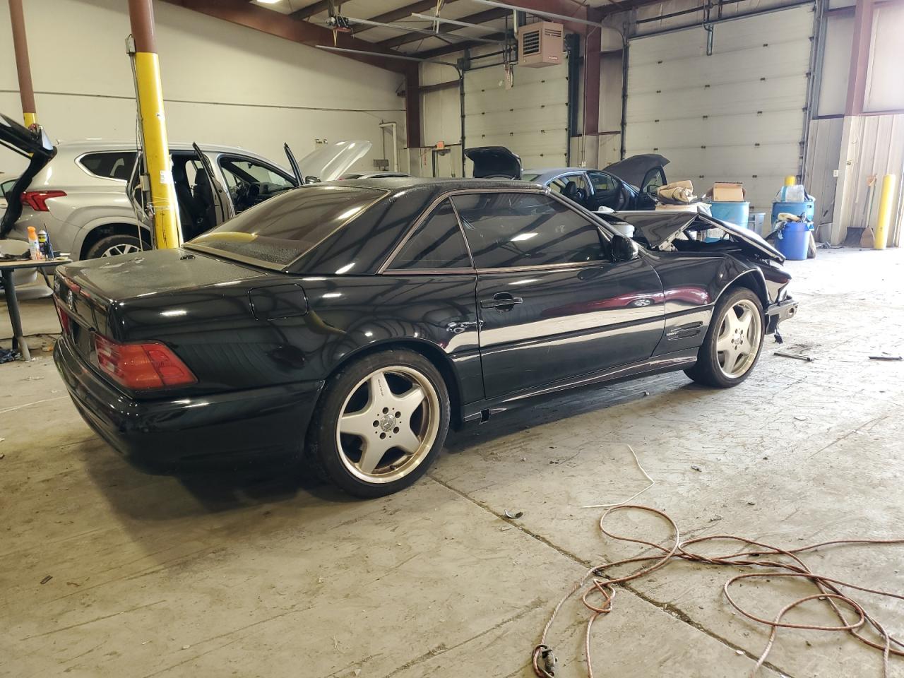 Image 3 of 2000 MERCEDES-BENZ SL 500 2000 with VIN WDBFA68FXYF191775