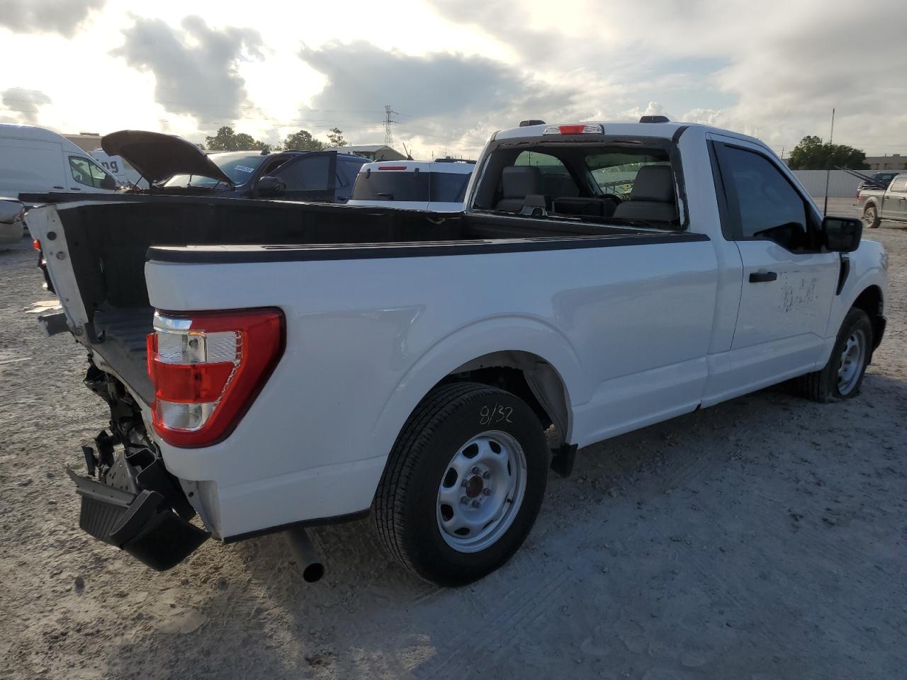 Obraz 3 z 2021 FORD F150  2021 z VIN 1FTMF1CB8MKE74579