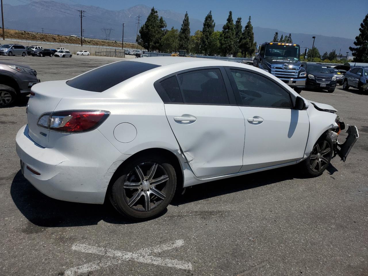 Obraz 3 z 2013 MAZDA 3 I 2013 z VIN JM1BL1VPXD1748802