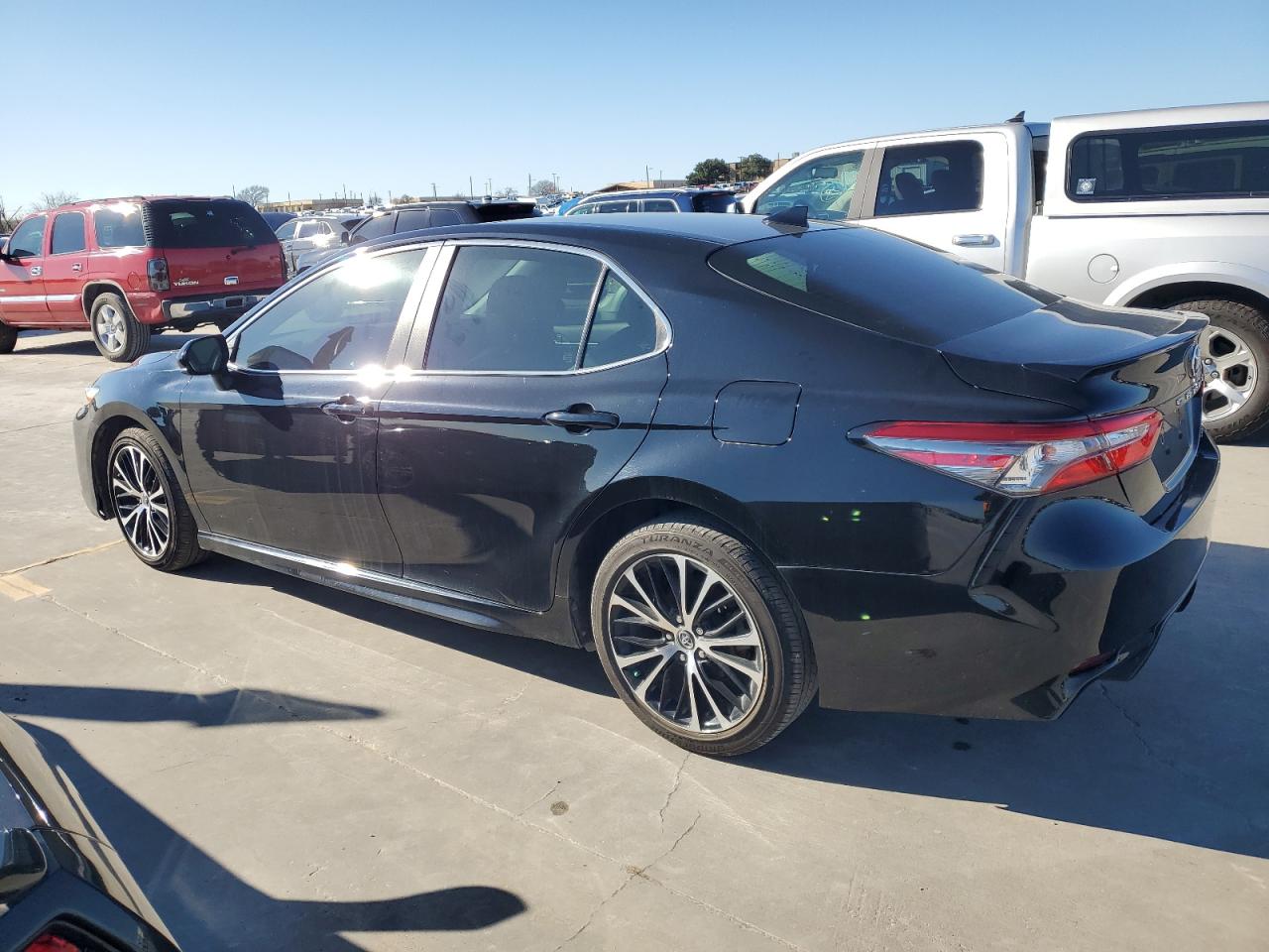 Obraz 2 z 2019 TOYOTA CAMRY L 2019 z VIN 4T1B11HK2KU248842