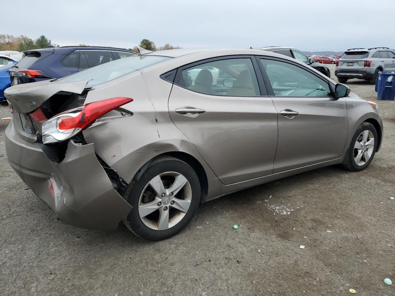 Image 3 of 2013 HYUNDAI ELANTRA GLS 2013 with VIN 5NPDH4AE9DH253709