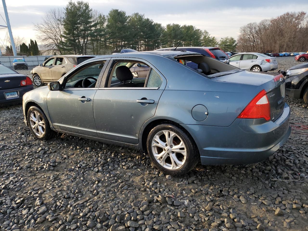 Image 2 of 2012 FORD FUSION SE 2012 with VIN 3FAHP0HA5CR171364