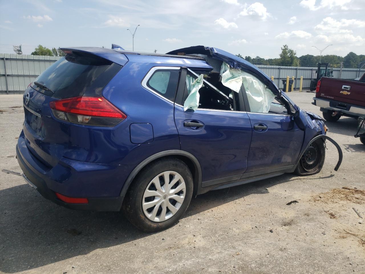Image 3 of 2017 NISSAN ROGUE S 2017 with VIN KNMAT2MT0HP555089