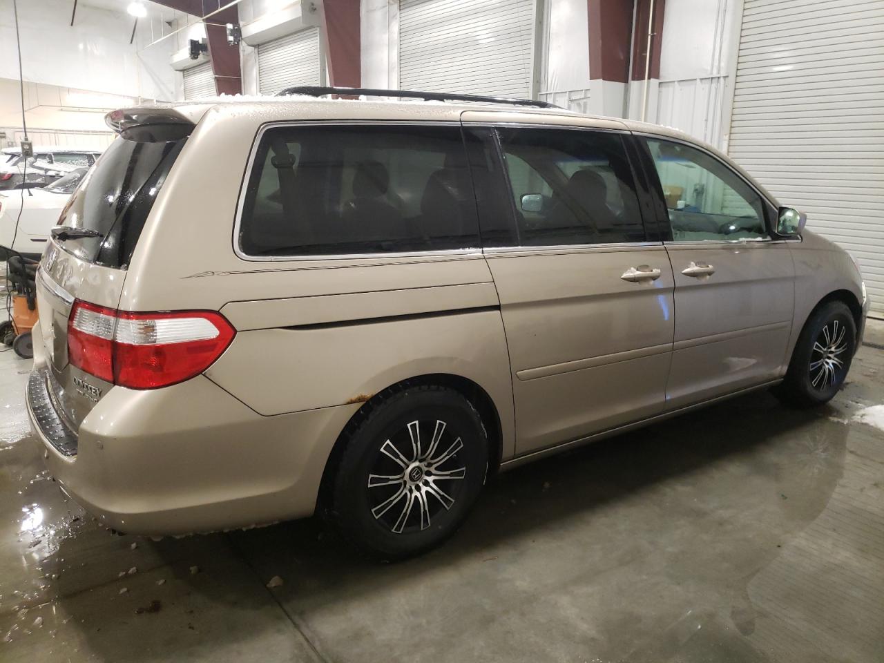 Image 3 of 2005 HONDA ODYSSEY TOURING 2005 with VIN 5FNRL38855B067910