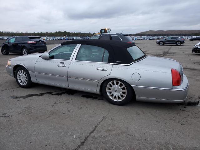 Image 2 of 2007 LINCOLN TOWN CAR SIGNATURE 2007 with VIN 1LNHM81W37Y601676