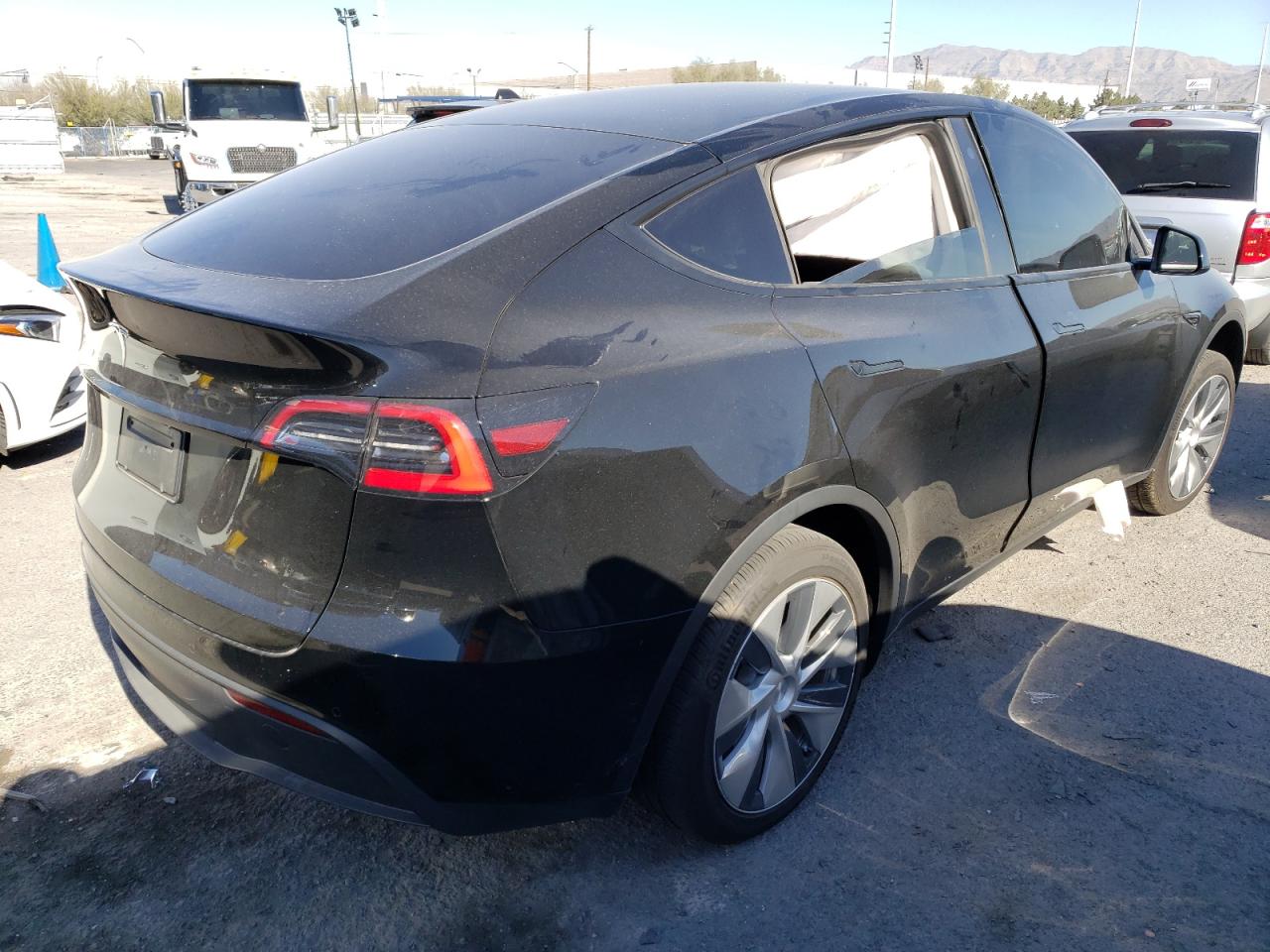 Изображение 3 2021 TESLA MODEL Y  2021 с VIN 5YJYGDED9MF130464