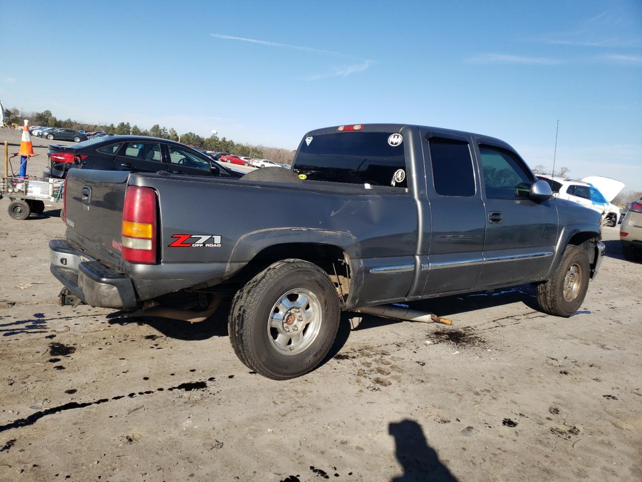 Image 3 of 2002 GMC NEW SIERRA K1500 2002 with VIN 2GTEK19T521306430