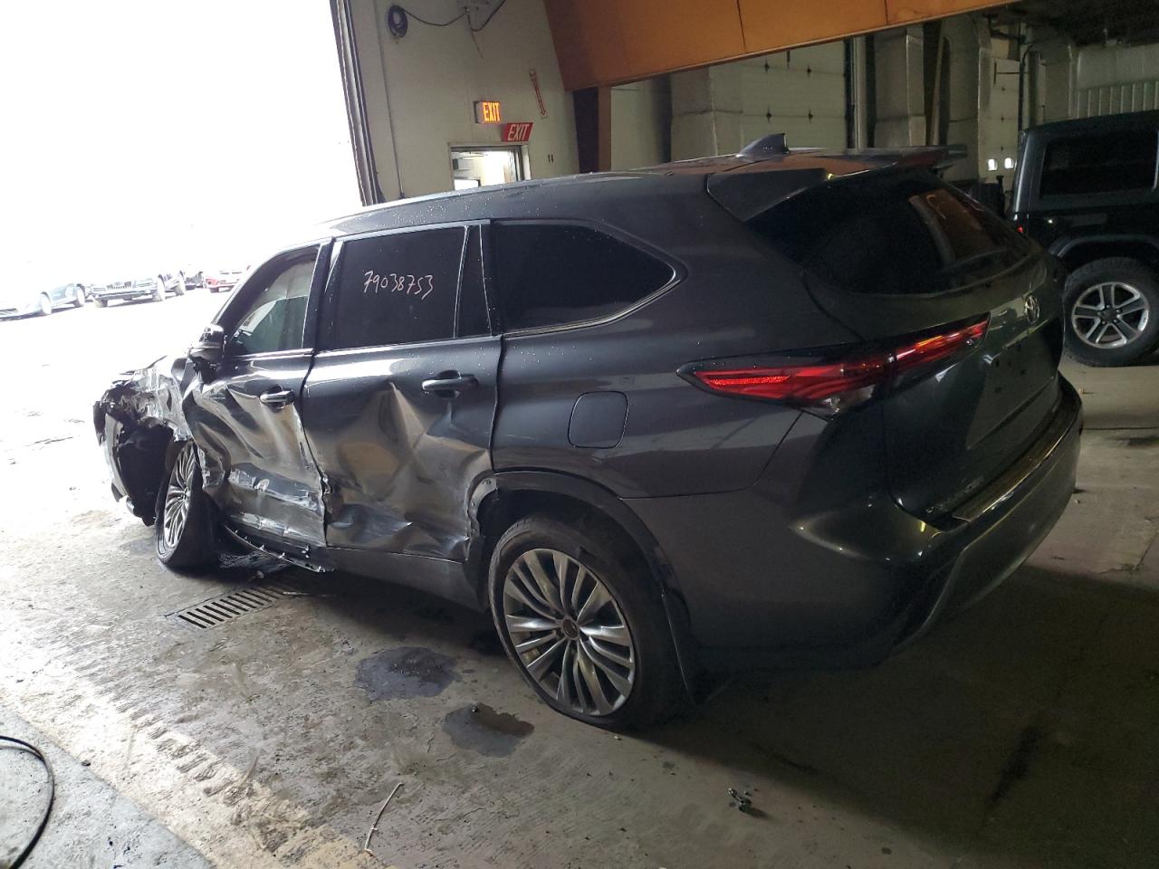 Image 2 of 2022 TOYOTA HIGHLANDER HYBRID PLATINUM 2022 with VIN 5TDEBRCHXNS073385