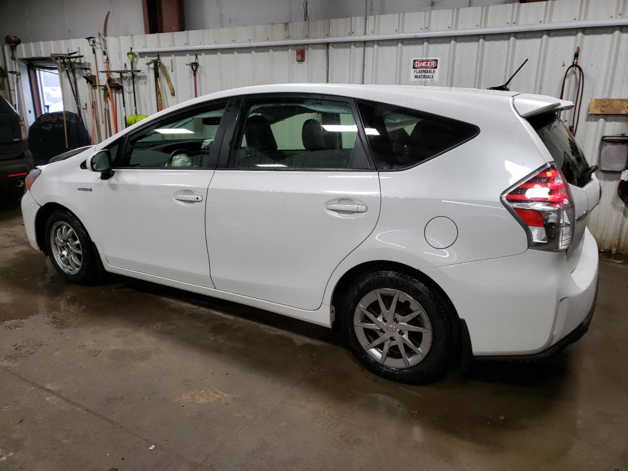 Obraz 2 z 2015 TOYOTA PRIUS V  2015 z VIN JTDZN3EU0FJ019477