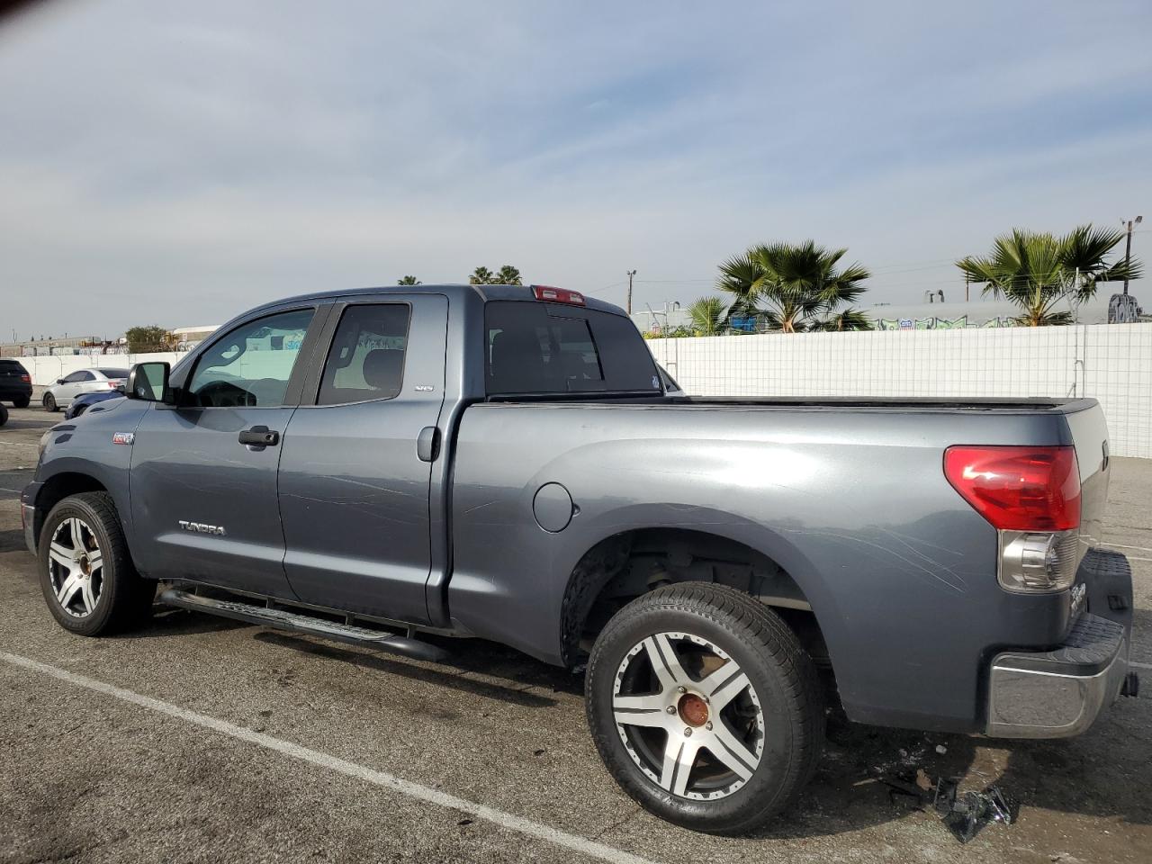 Image 2 of 2007 TOYOTA TUNDRA DOUBLE CAB SR5 2007 with VIN 5TFRV54187X027005