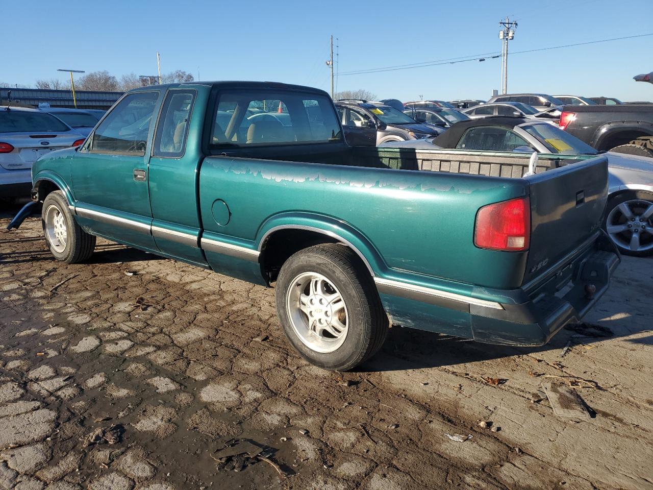 Image 2 of 1996 CHEVROLET S TRUCK S10 1996 with VIN 1GCCS19X0T8197903
