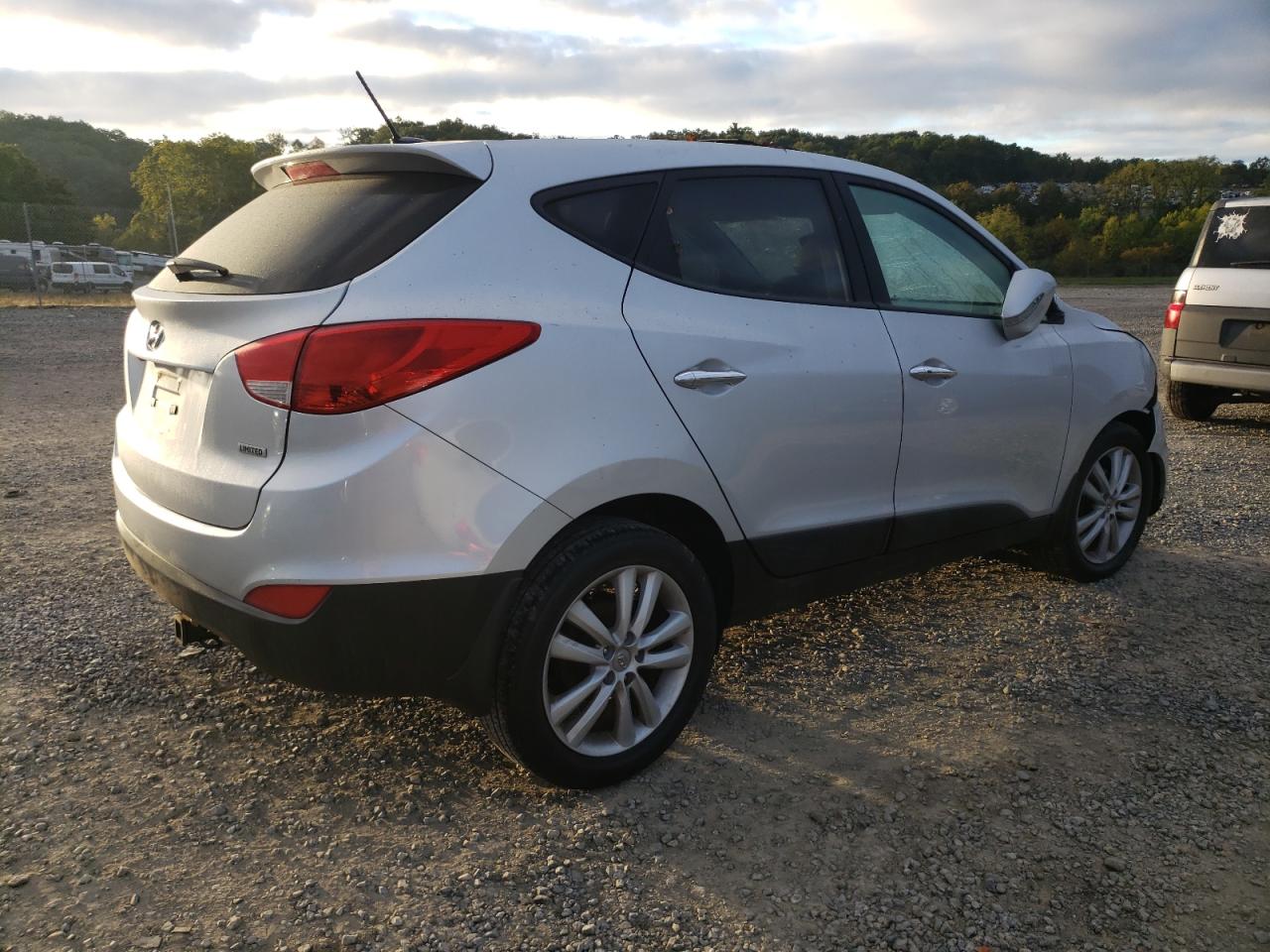 Image 3 of 2013 HYUNDAI TUCSON GLS 2013 with VIN KM8JU3AC9DU610332