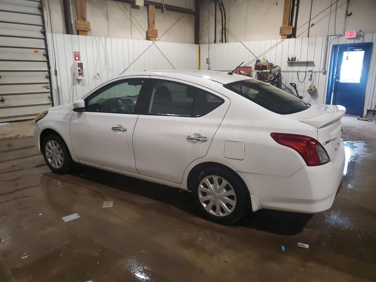 Изображение 2 2019 NISSAN VERSA S 2019 с VIN 3N1CN7AP9KL838765
