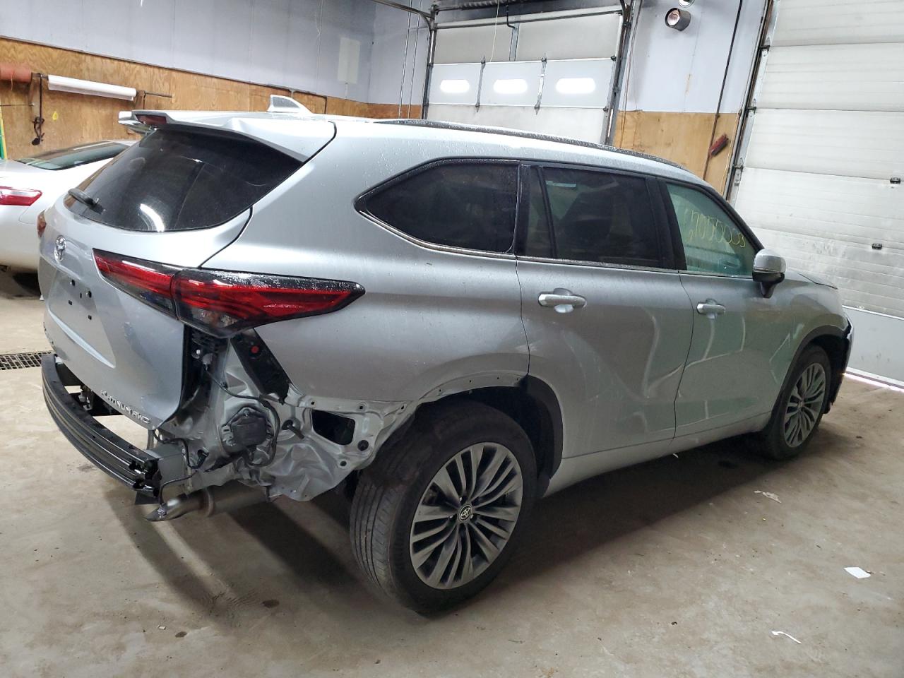Image 3 of 2021 TOYOTA HIGHLANDER PLATINUM 2021 with VIN 5TDFZRBH8MS076527
