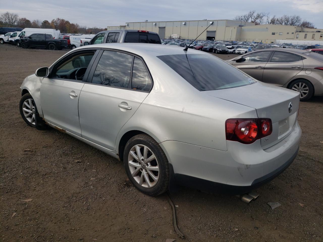 Image 2 of 2010 VOLKSWAGEN JETTA SE 2010 with VIN 3VWRZ7AJ0AM137772