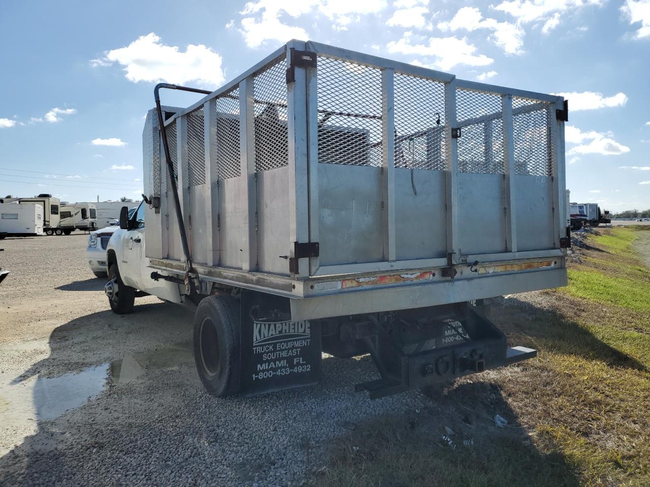 Image 2 of 2014 GMC SIERRA C3500 2014 with VIN 1GD412CG6EF139682