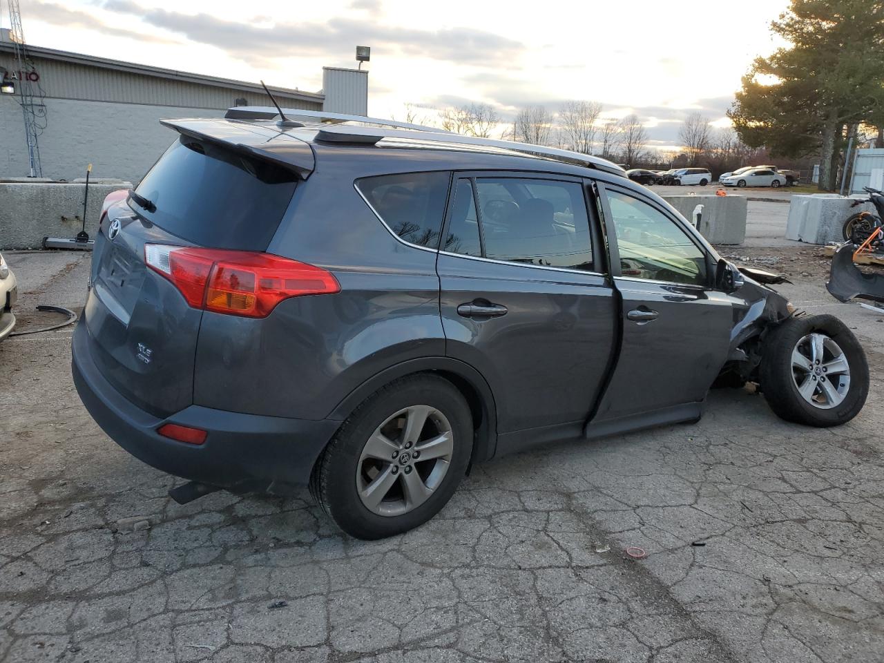 Image 3 of 2015 TOYOTA RAV4 XLE 2015 with VIN JTMRFREV7FD152860