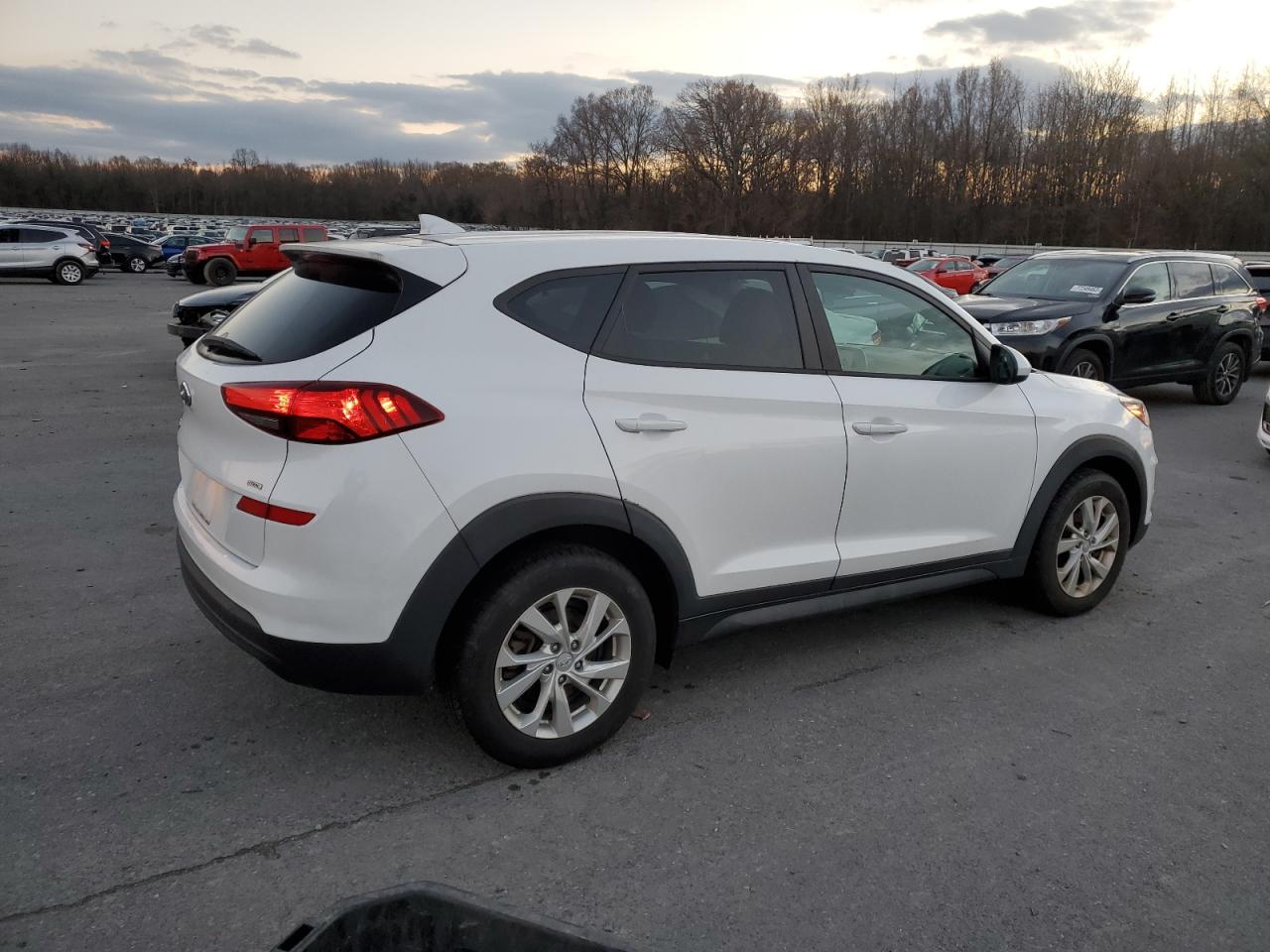 Image 3 of 2019 HYUNDAI TUCSON SE 2019 with VIN KM8J2CA49KU940922
