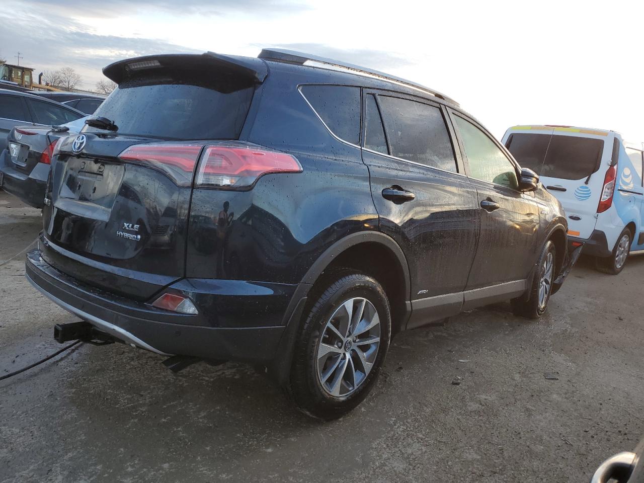 Изображение 3 2018 TOYOTA RAV4 HV LE 2018 с VIN JTMRJREV1JD235871