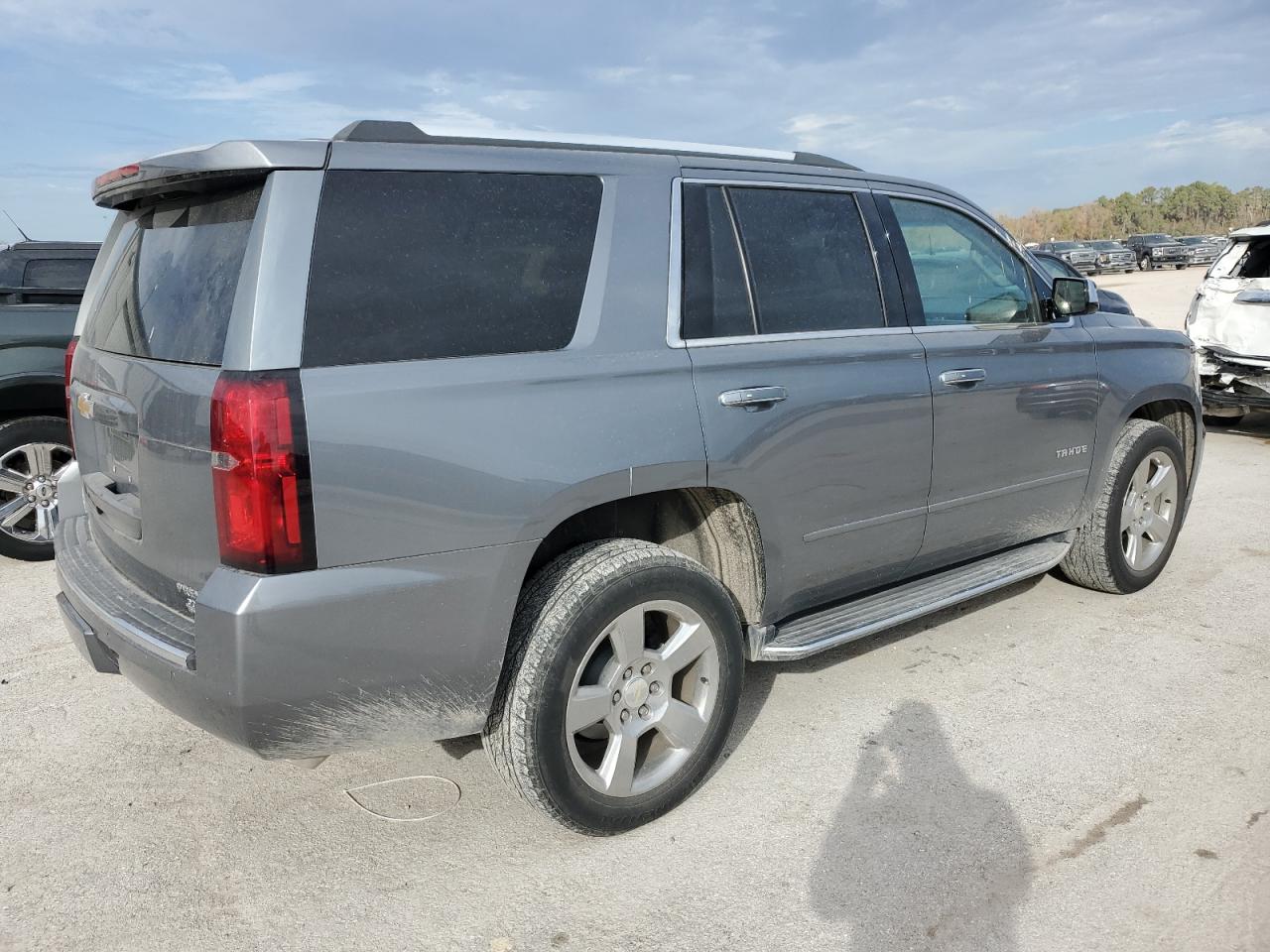 Изображение 3 2019 CHEVROLET TAHOE C1500 PREMIER 2019 с VIN 1GNSCCKCXKR350718
