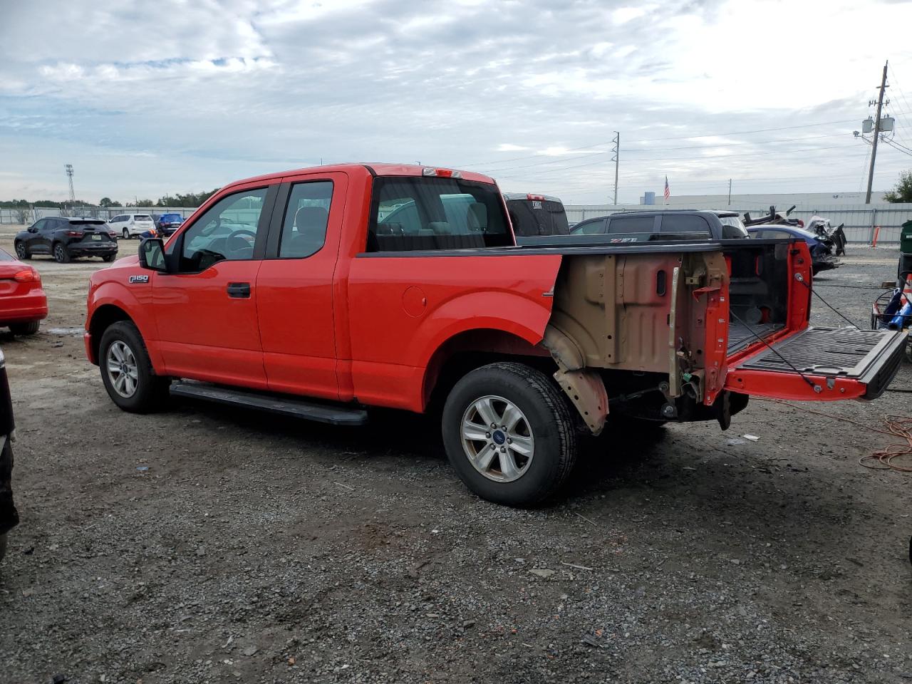 Obraz 2 z 2017 FORD F150 SUPER CAB 2017 z VIN 1FTEX1C80HKC10476