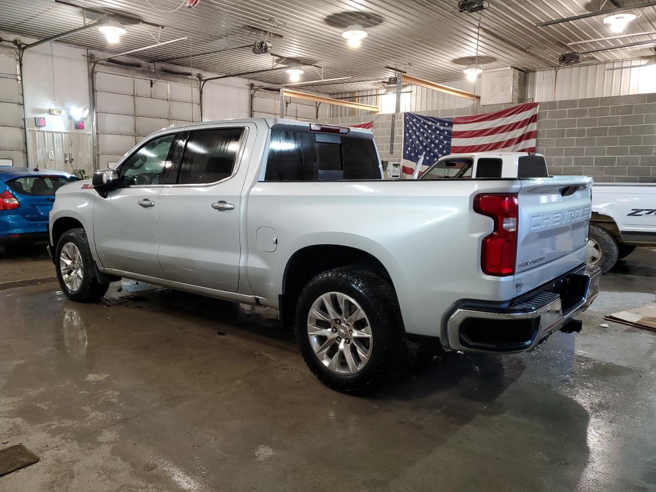 Изображение 2 2021 CHEVROLET SILVERADO K1500 LTZ 2021 с VIN 1GCUYGED9MZ381749