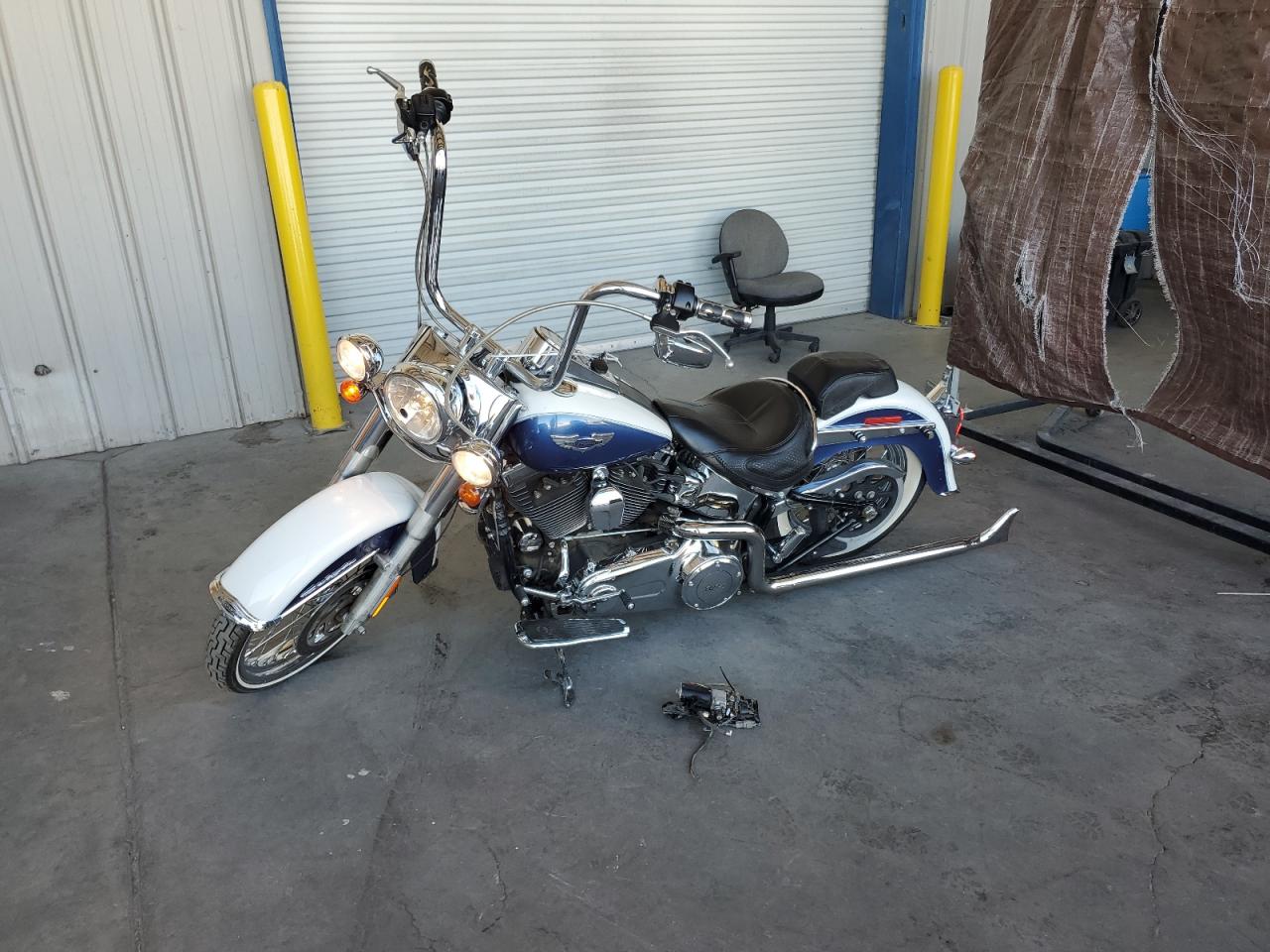 Image 2 of 2015 HARLEY-DAVIDSON FLSTN SOFTAIL DELUXE 2015 with VIN 1HD1JDV18FB015075