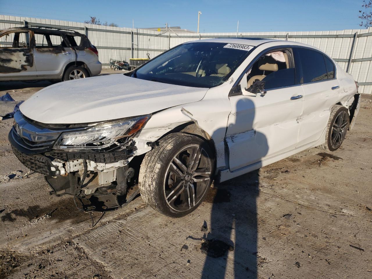 Obraz 1 z 2017 HONDA ACCORD TOURING 2017 z VIN 1HGCR3F93HA033284