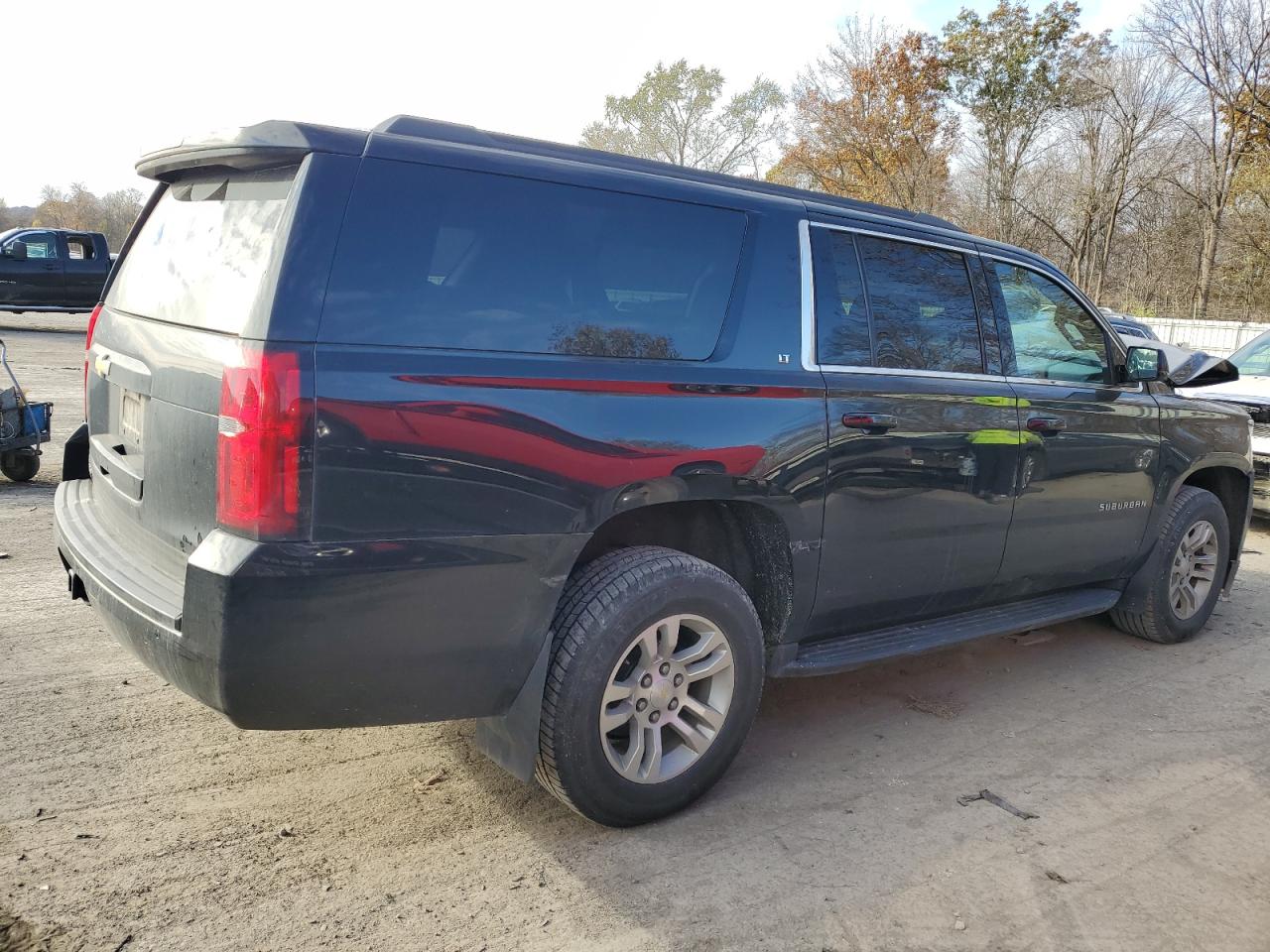 Obraz 3 z 2018 CHEVROLET SUBURBAN K1500 LT 2018 z VIN 1GNSKHKCXJR108140