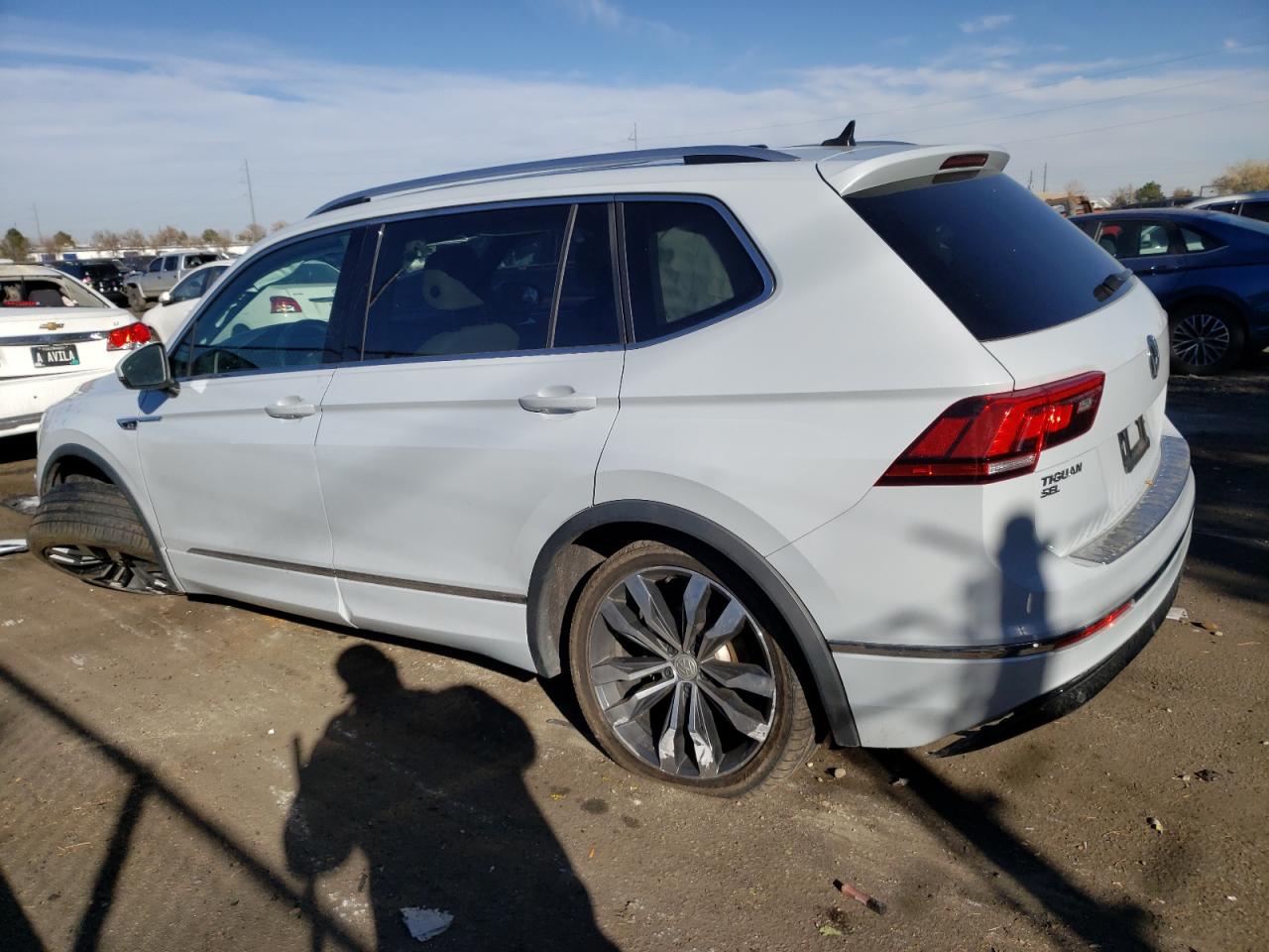 Obraz 2 z 2019 VOLKSWAGEN TIGUAN SEL PREMIUM 2019 z VIN 3VV4B7AX4KM007759