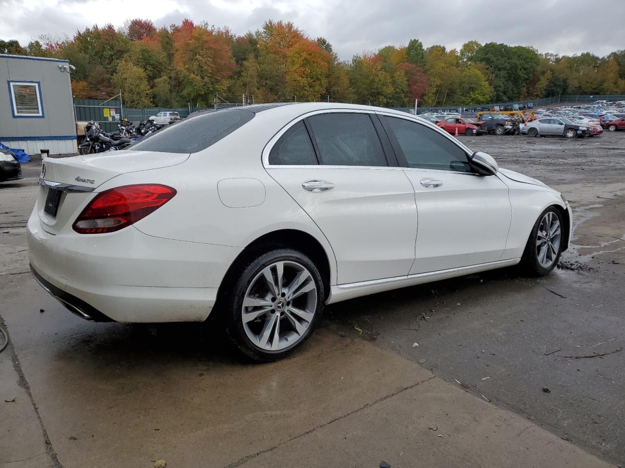 Image 3 of Mercedes-Benz C 300 4Matic 2018 with VIN 55SWF4KB3JU263793