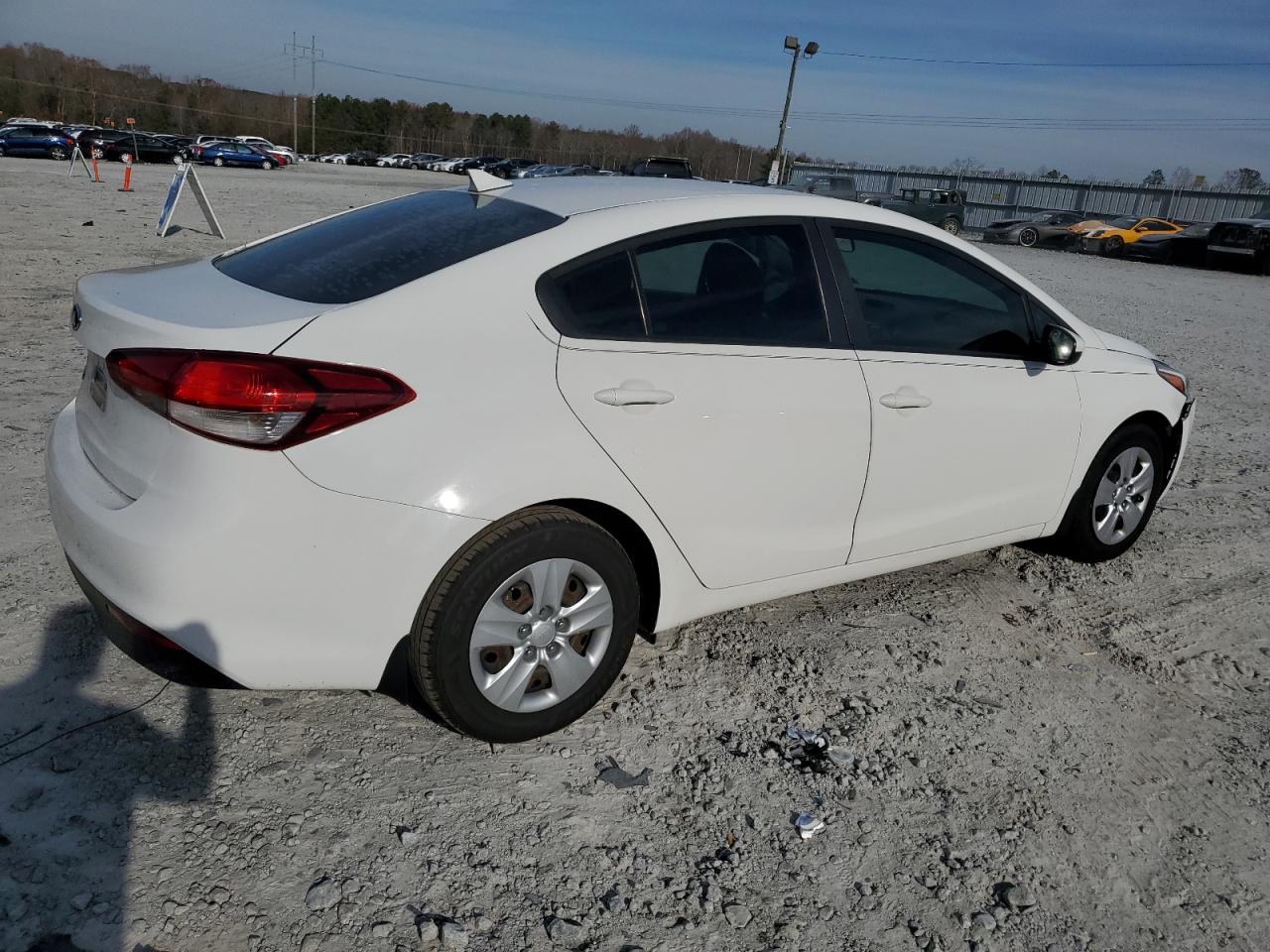 Obraz 3 z 2017 KIA FORTE LX 2017 z VIN 3KPFK4A79HE015025