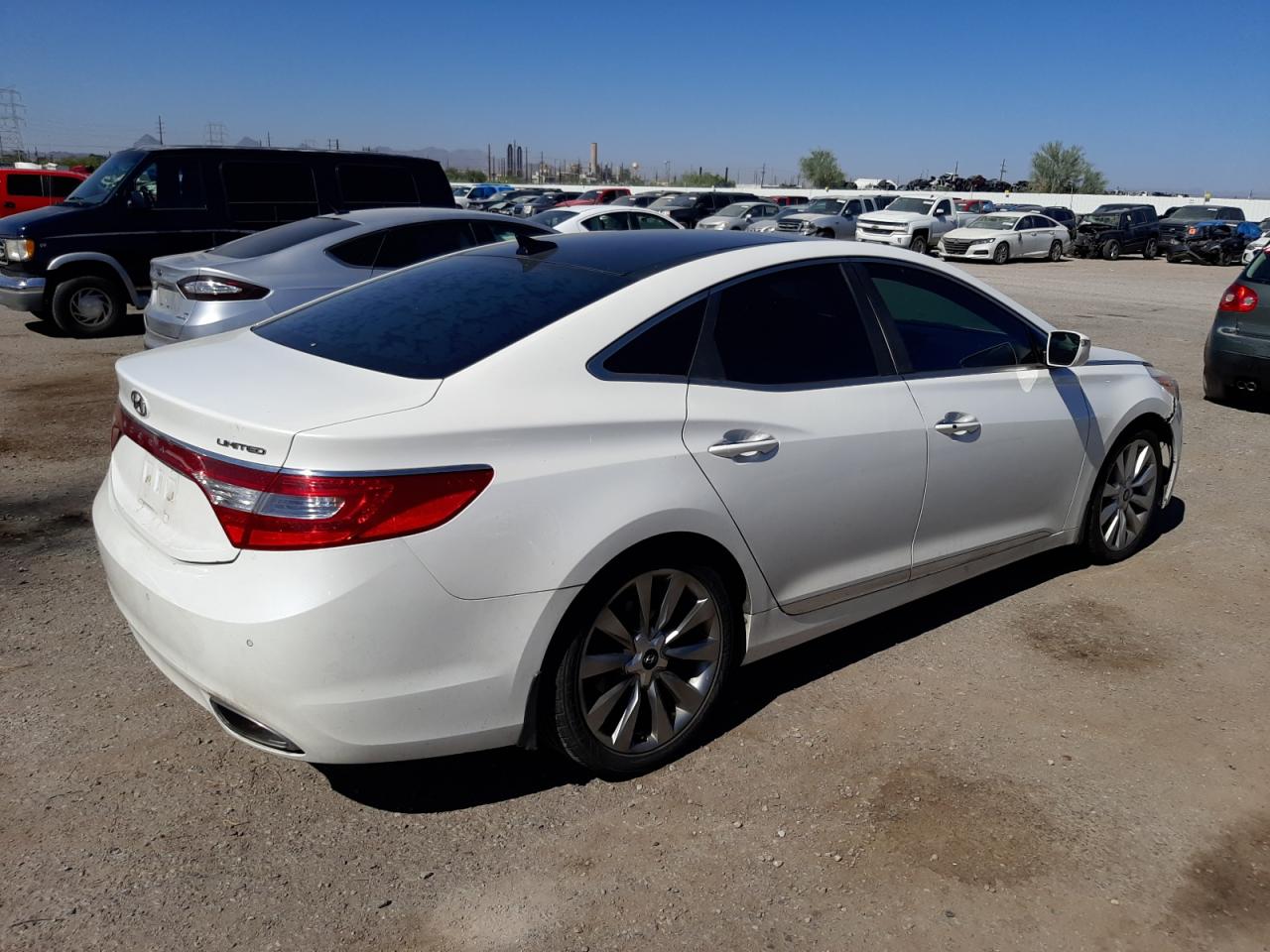 Image 3 of 2014 HYUNDAI AZERA GLS 2014 with VIN KMHFH4JGXEA408458
