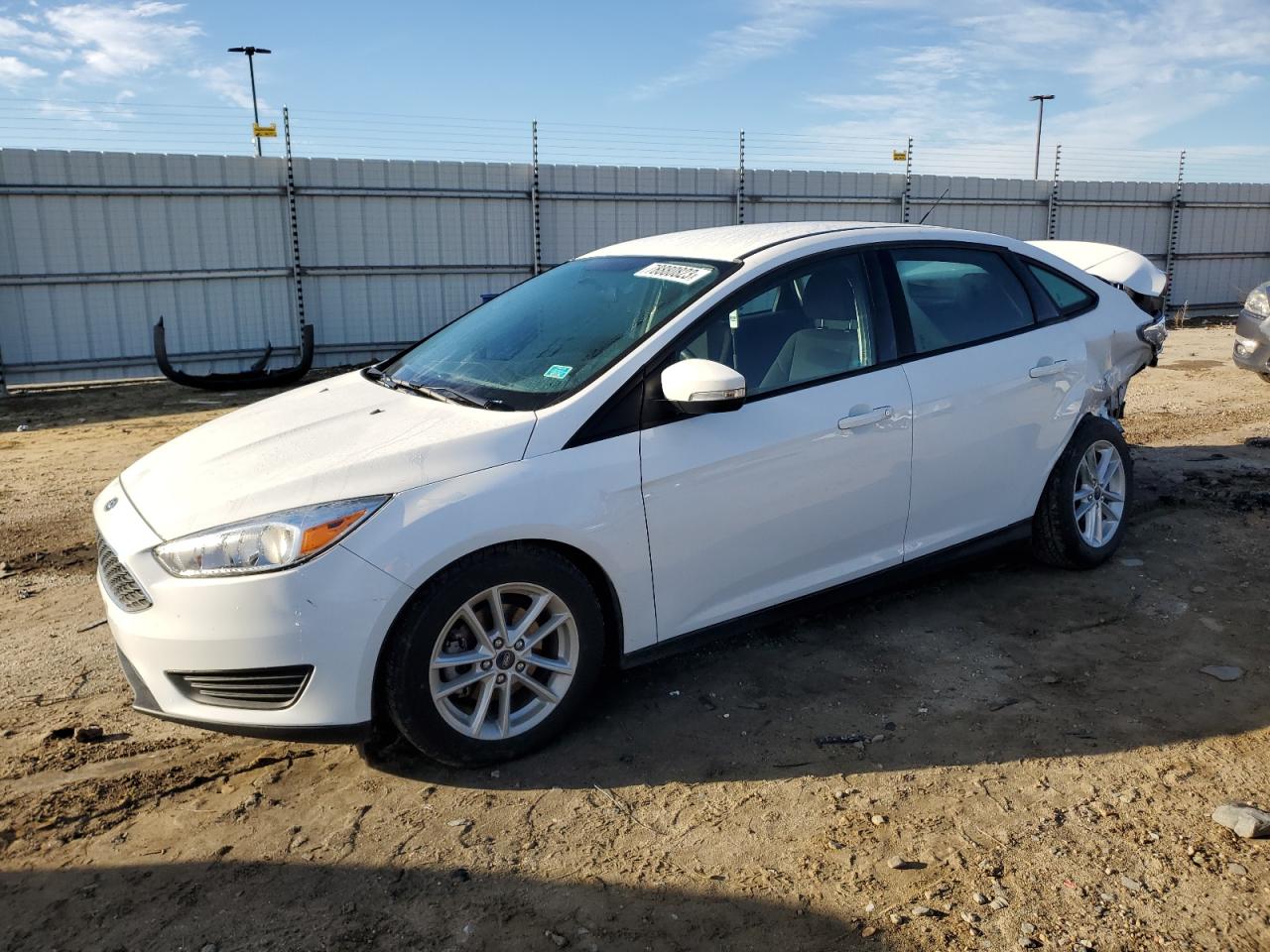 Image 1 of 2016 FORD FOCUS SE 2016 with VIN 1FADP3F29GL385385