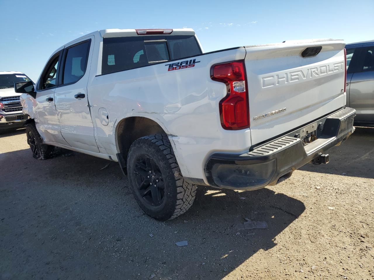 Image 2 of 2022 CHEVROLET SILVERADO K1500 LT TRAIL BOSS 2022 with VIN 3GCUDFED5NG618082