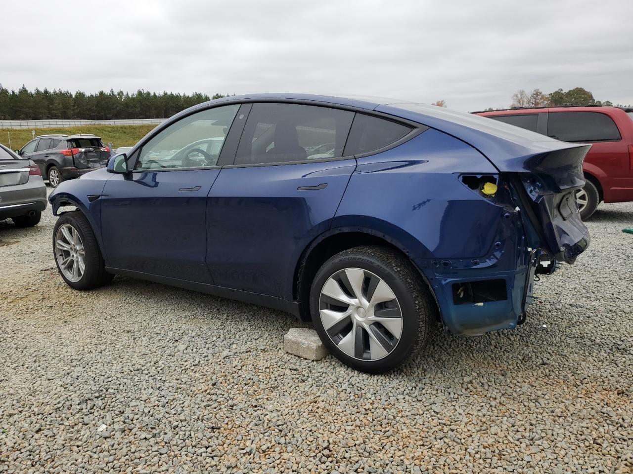 Obraz 2 z 2023 TESLA MODEL Y  2023 z VIN 7SAYGDEE7PA113384