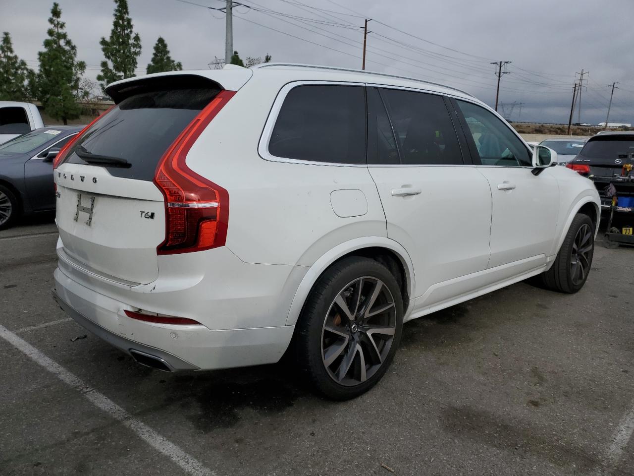 Obraz 3 z 2020 VOLVO XC90 T6 MOMENTUM 2020 z VIN YV4A22PK8L1621595