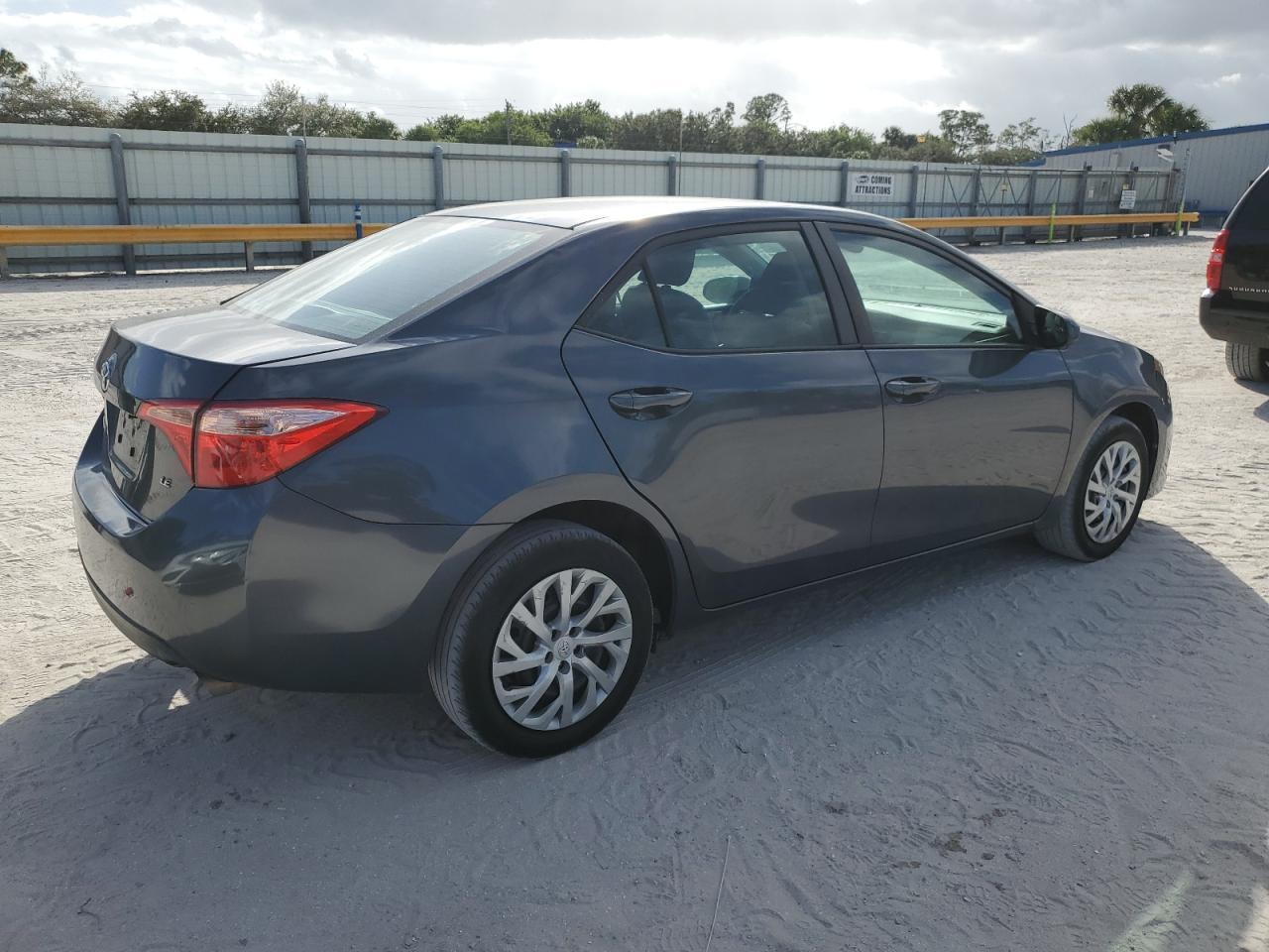 Изображение 3 2018 TOYOTA COROLLA L 2018 с VIN 5YFBURHE5JP852997