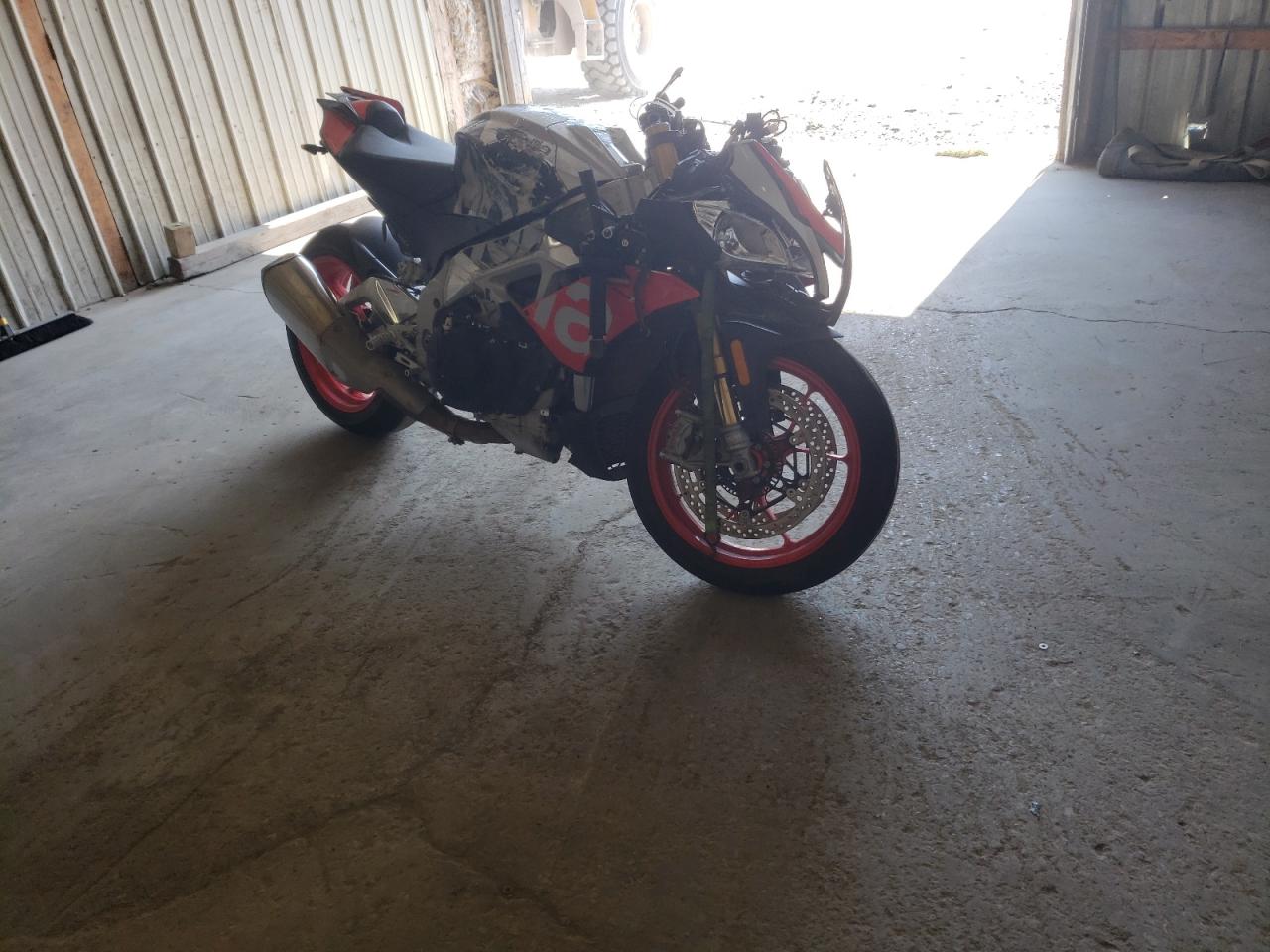 Obraz 2018 APRILIA TUONO 2018
