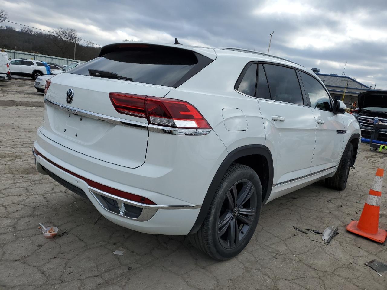 Image 3 of 2021 VOLKSWAGEN ATLAS CROSS SPORT SE 2021 with VIN 1V2PE2CA3MC229999