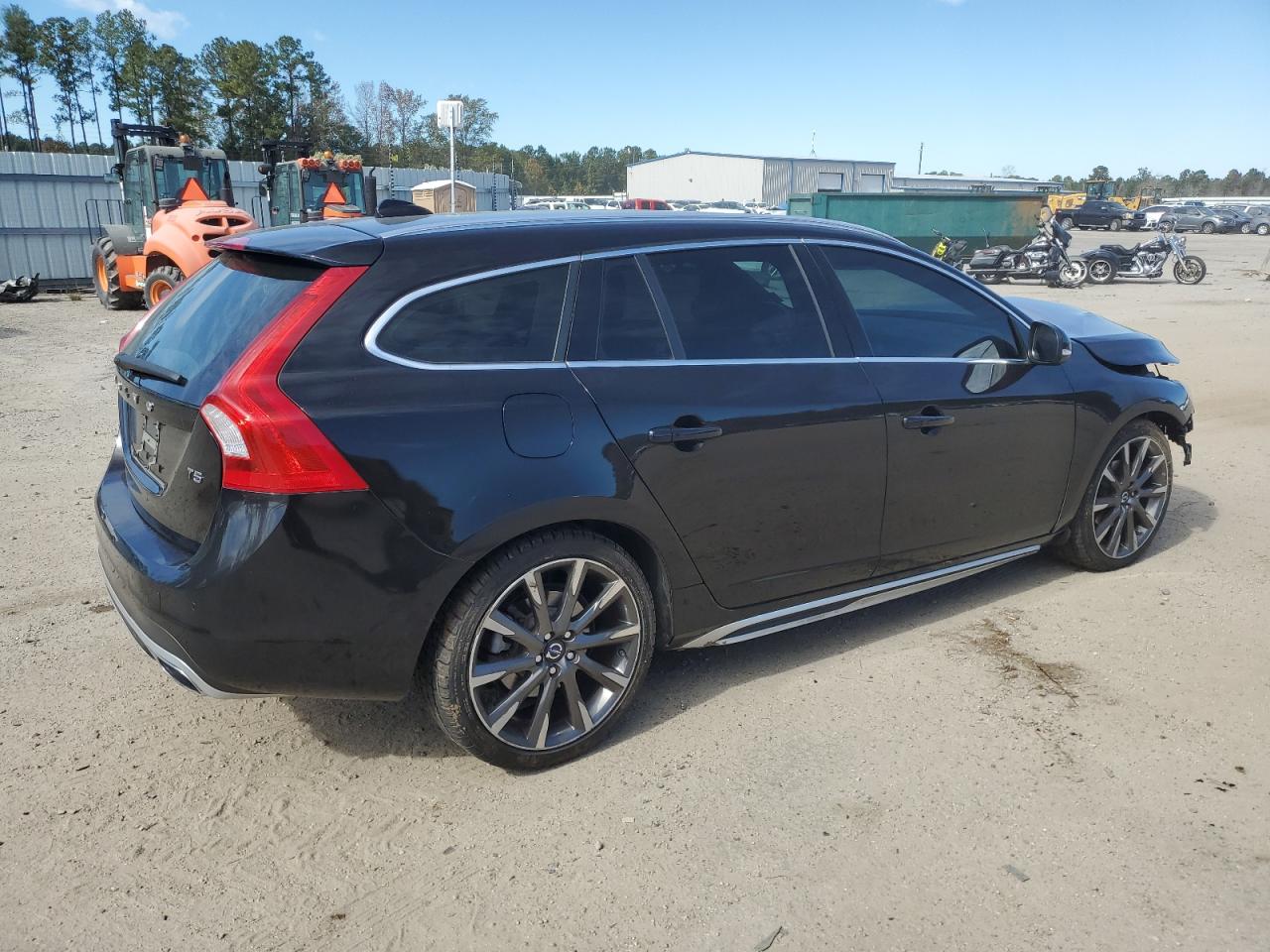Image 3 of 2015 VOLVO V60 PREMIER 2015 with VIN YV140MEB1F1187247